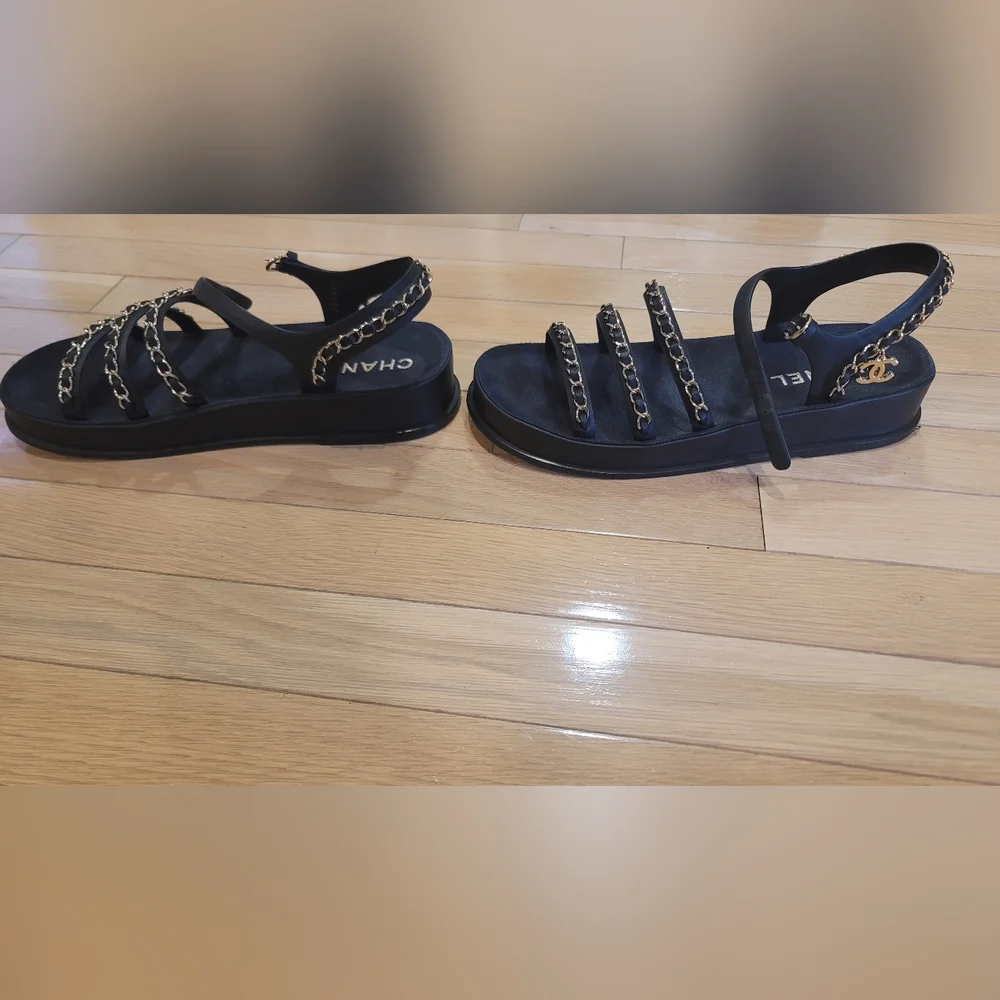 Chanel Veau Black sandals with Gold hardware size 40 - Picture 5 of 9